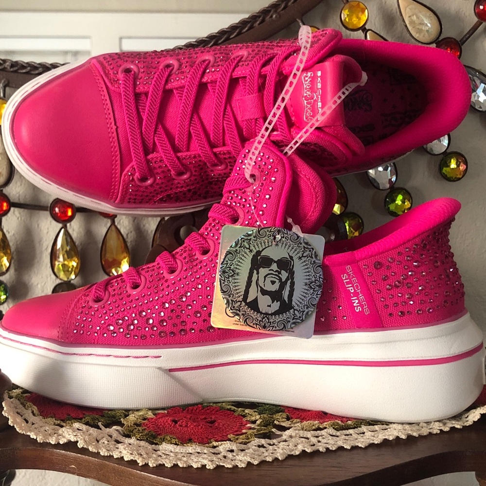 NWT Snoop Dogg Bright Pink Rhinestones Slip - In Skechers Size 7